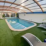 Vakantiehuis Nature, Evasion, Jacuzzi, Grande Piscine Et Cinema *
