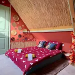 Holiday home Nature, Evasion, Jacuzzi, Grande Piscine Et Cinema *