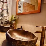 Vakantiehuis Nature, Evasion, Jacuzzi, Grande Piscine Et Cinema *