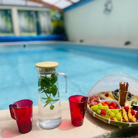 Nature, Evasion, Jacuzzi, Grande Piscine Et Cinema * Houdancourt